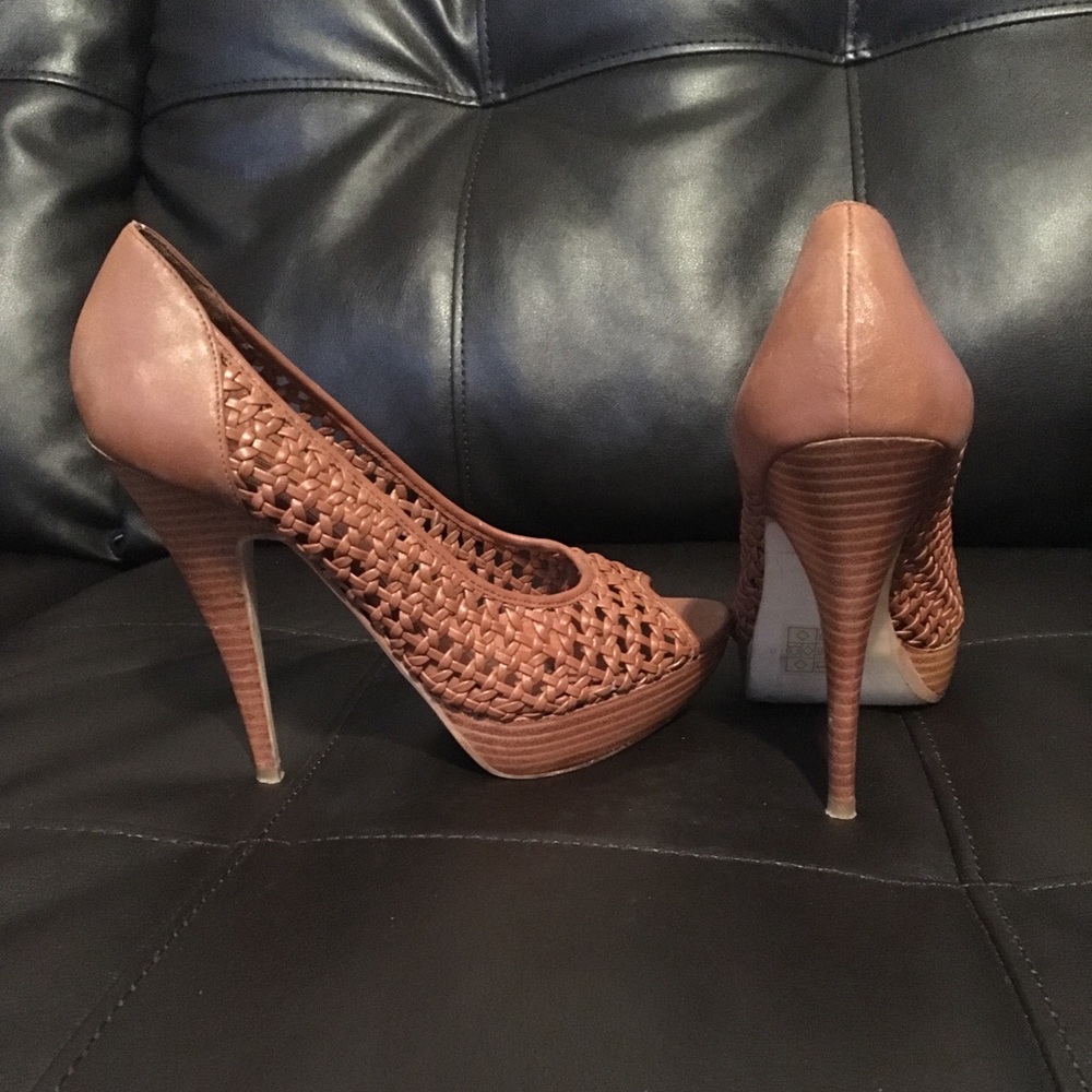 Aldo Delucchi tan heel in a size 7US/ 37 euro